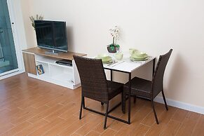 BBG Seaside Luxurious Service Apartment