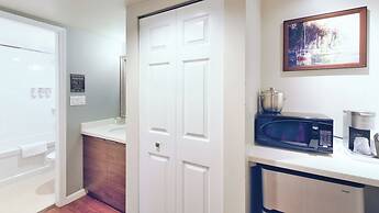 Gibsons Garden Hotel