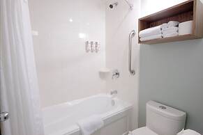 Gibsons Garden Hotel