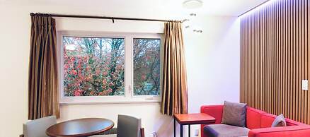 Gibsons Garden Hotel