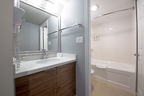 Gibsons Garden Hotel