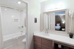 Gibsons Garden Hotel