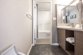 Gibsons Garden Hotel