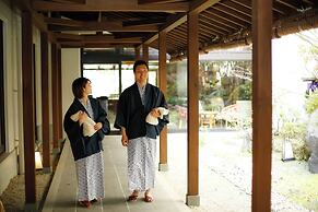 Sarusawaike Yoshidaya