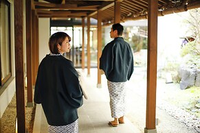 Sarusawaike Yoshidaya