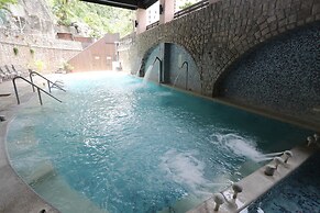 Hoya Hot Springs Resort & Spa