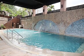 Hoya Hot Springs Resort & Spa