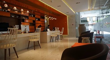 S Box Sukhumvit Hotel