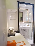 S Box Sukhumvit Hotel