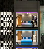 S Box Sukhumvit Hotel