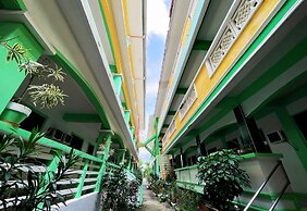 White Beach Hotel Puerto Galera powered by Cocotel