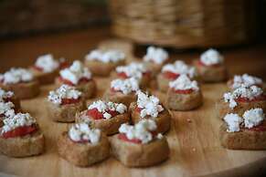 Oniropetra Boutique Hotel