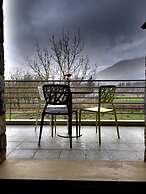 Oniropetra Boutique Hotel