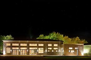 Oniropetra Boutique Hotel