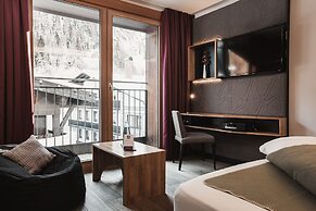 Anthony's Life & Style Hotel