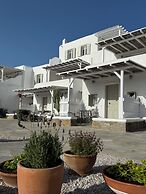 Yakinthos Residence