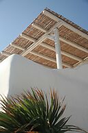 Yakinthos Residence