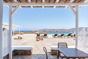 Yakinthos Residence