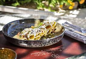 Li Finistreddi Exclusive Country Retreat