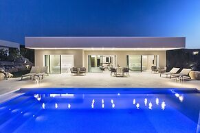 Li Finistreddi Exclusive Country Retreat