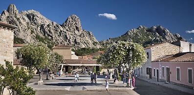 Li Finistreddi Exclusive Country Retreat