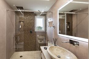 Li Finistreddi Exclusive Country Retreat