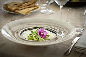 Li Finistreddi Exclusive Country Retreat