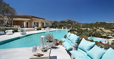 Li Finistreddi Exclusive Country Retreat