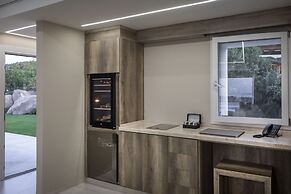 Li Finistreddi Exclusive Country Retreat