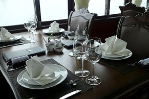 Halong Phoenix Cruiser