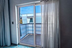 Shade Hotel