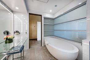 Shade Hotel