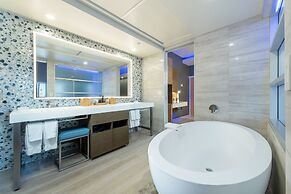 Shade Hotel