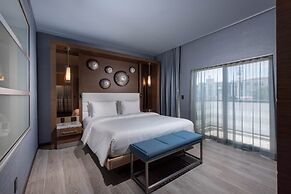 Shade Hotel