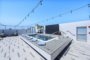 Shade Hotel