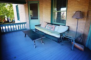 Inn at 835 Boutique Hotel