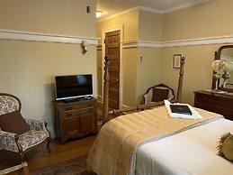 Inn at 835 Boutique Hotel