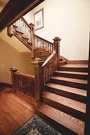Inn at 835 Boutique Hotel