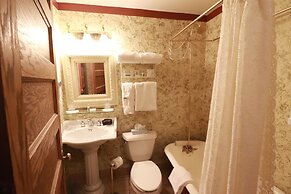 Inn at 835 Boutique Hotel