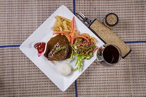 Natural Bungalows Restaurant and Bar