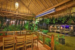 Natural Bungalows Restaurant and Bar