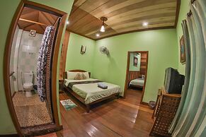 Natural Bungalows Restaurant and Bar