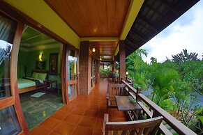 Natural Bungalows Restaurant and Bar