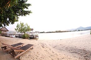 Natural Bungalows Restaurant and Bar