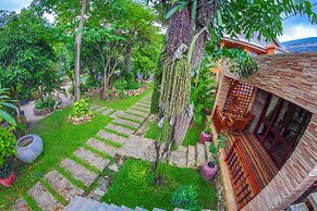 Natural Bungalows Restaurant and Bar