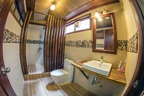 Natural Bungalows Restaurant and Bar