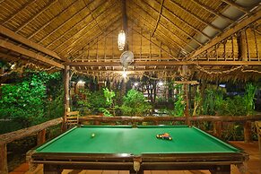 Natural Bungalows Restaurant and Bar