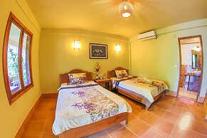 Natural Bungalows Restaurant and Bar