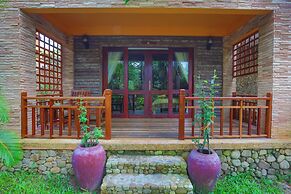 Natural Bungalows Restaurant and Bar