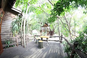 Natural Bungalows Restaurant and Bar